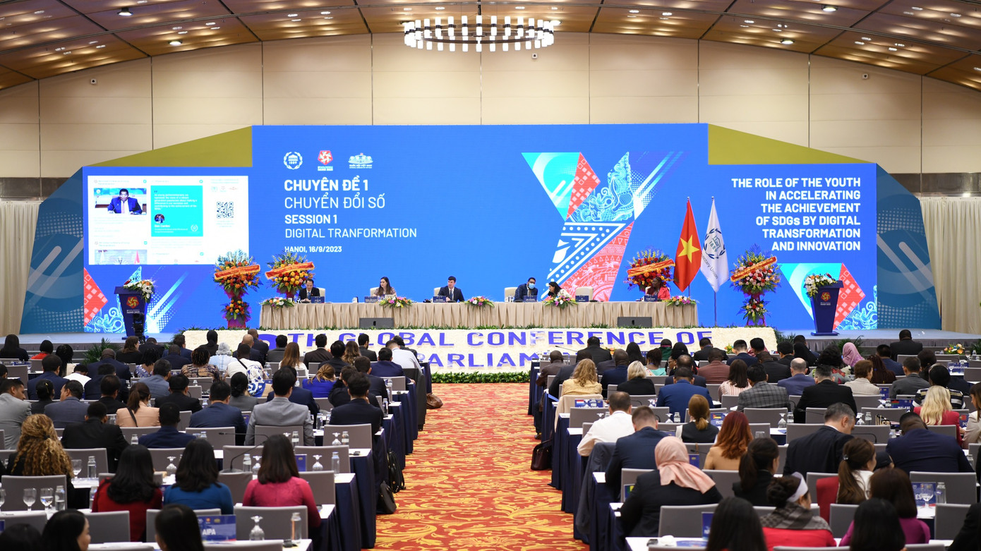 Quang cảnh phiên thảo luận chuyên đề "Chuyển đổi số".