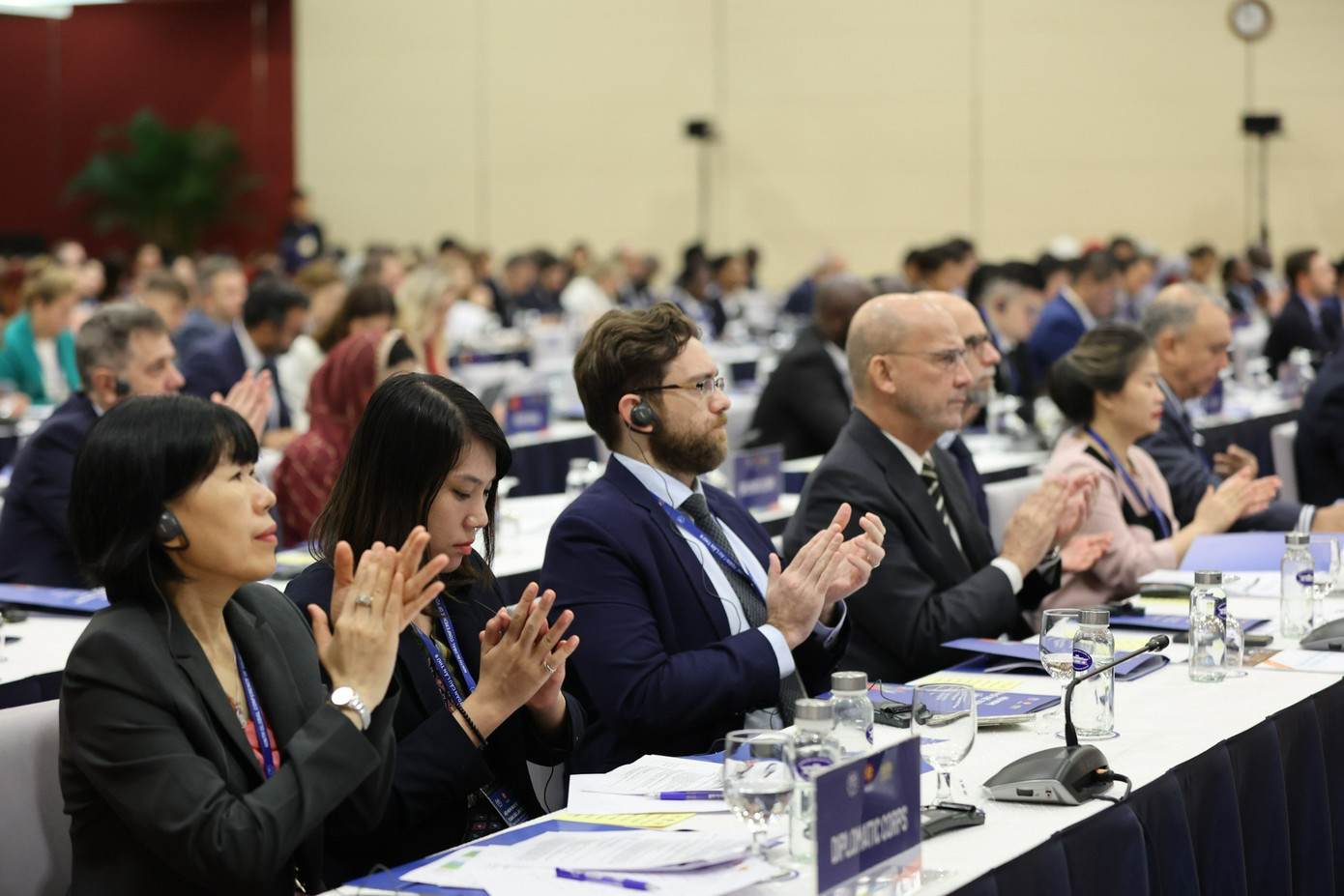 Các đại biểu dự hội nghị