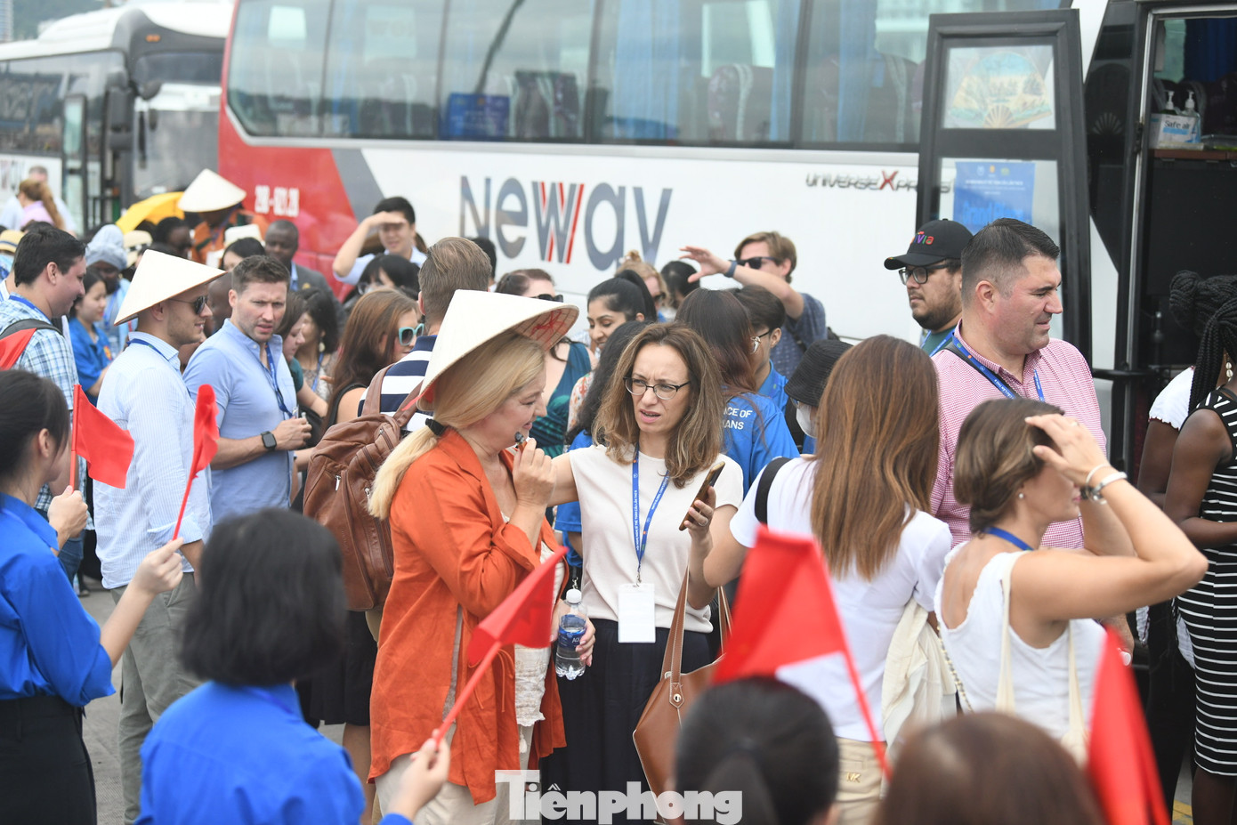 Đoàn đại biểu tham gia hoạt động tham quan tại Quảng Ninh.