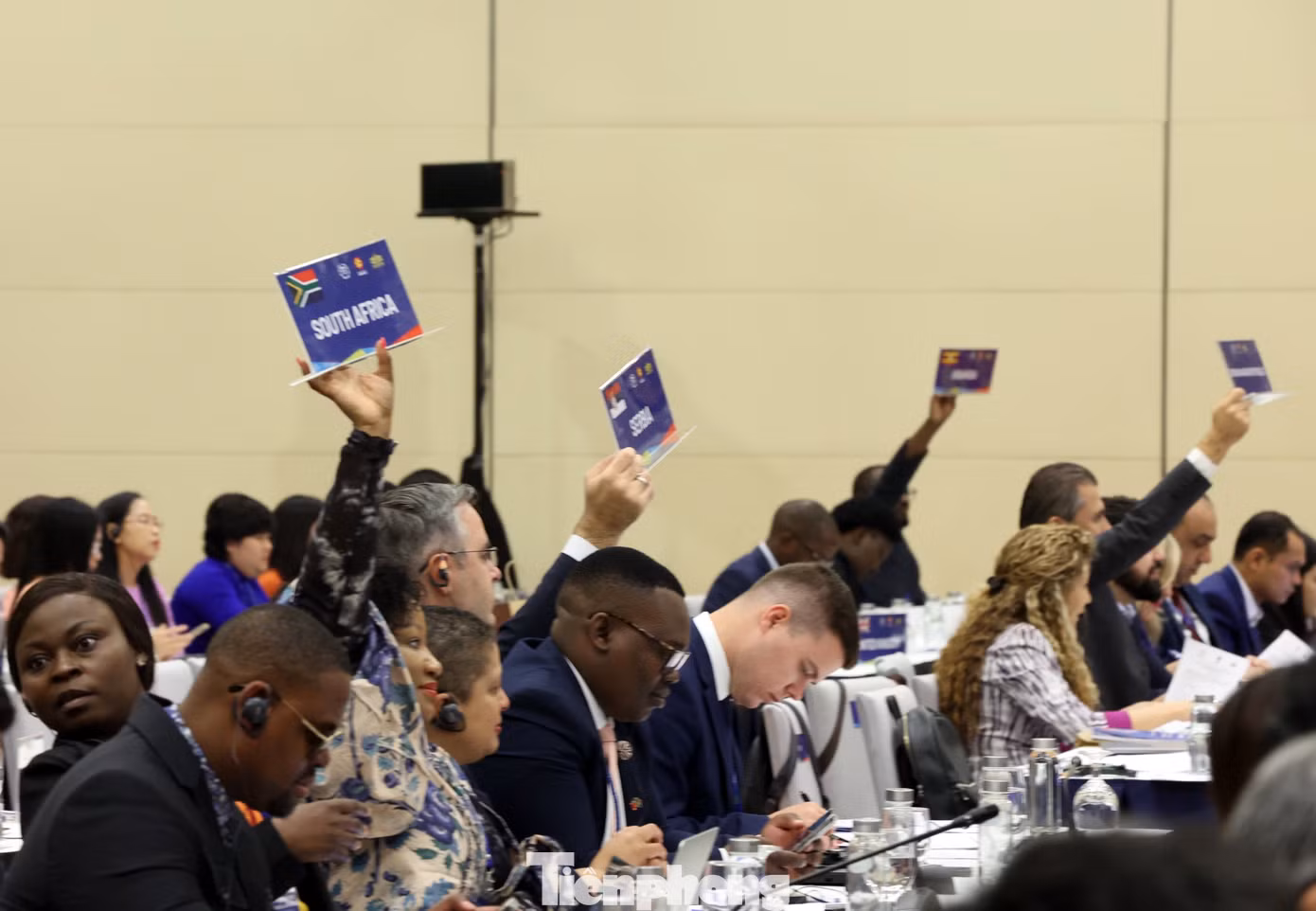 Đại biểu các nước đăng ký trao đổi ý kiến tại phiên thảo luận.