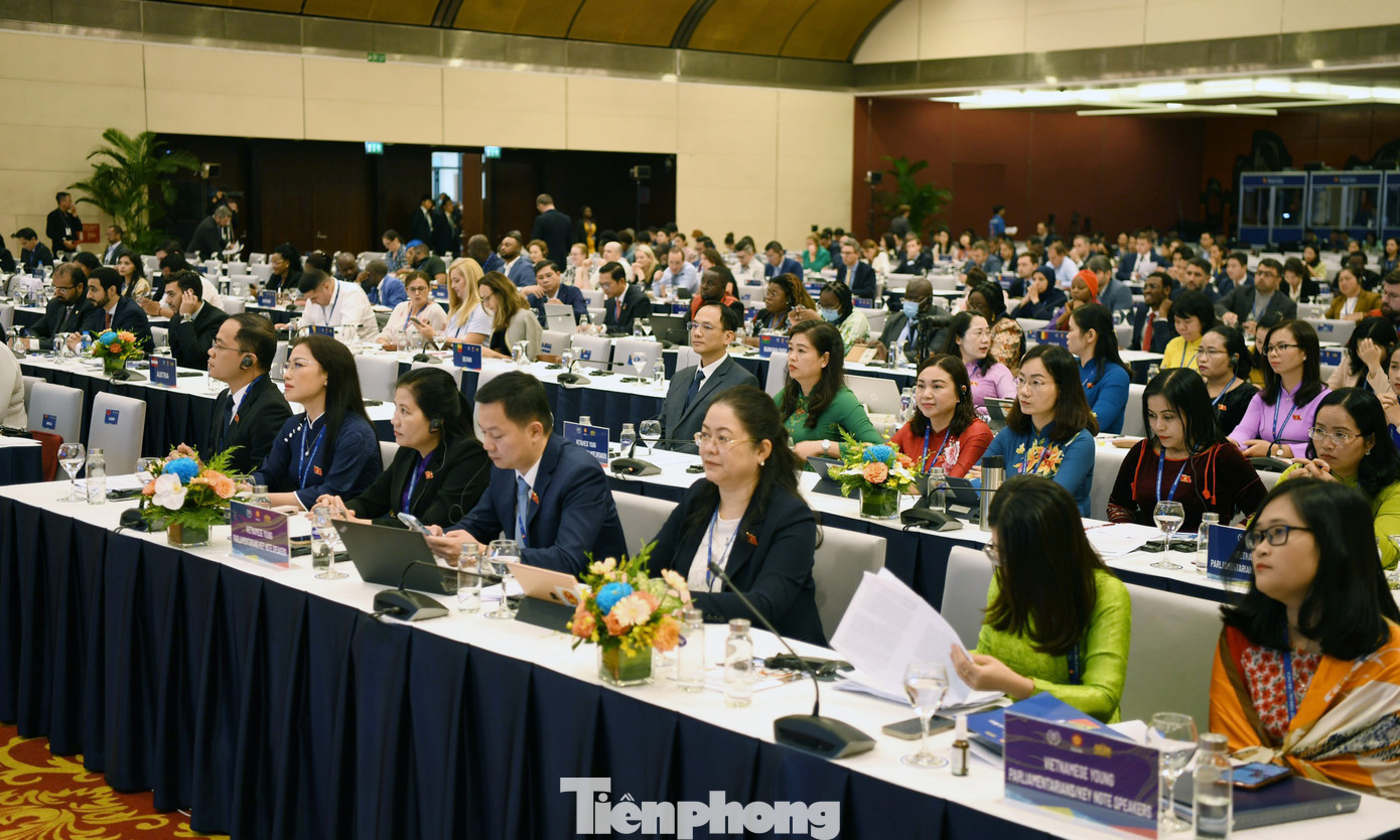 Phiên thảo thảo luận này tập trung trao đổi vai trò của các nghị viện và nghị sĩ trẻ trong việc thúc đẩy tôn trọng đa dạng văn hóa trong bối cảnh chuyển đổi công nghệ và toàn cầu hóa.