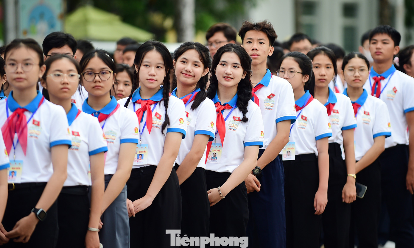 Đặc biệt có 263 đại biểu thiếu nhi tiêu biểu và 64 đại biểu phụ trách Đội trên toàn quốc. Trong số 263 đại biểu thiếu nhi, có 203 em có thành tích học tập và rèn luyện tiêu biểu, 28 thiếu nhi có hoàn cảnh đặc biệt; 3 thiếu nhi khuyết tật; 21 thiếu nhi đang sinh sống tại khu vực đặc biệt khó khăn, biên giới, biển đảo; 5 thiếu nhi là con thanh niên công nhân, lao động trẻ tại các khu công nghiệp, khu chế xuất; 61 thiếu nhi dân tộc thiểu số; 8 thiếu nhi tôn giáo. Ảnh: Xuân Tùng
