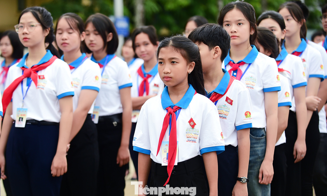 Đặc biệt có 263 đại biểu thiếu nhi tiêu biểu và 64 đại biểu phụ trách Đội trên toàn quốc. Trong số 263 đại biểu thiếu nhi, có 203 em có thành tích học tập và rèn luyện tiêu biểu, 28 thiếu nhi có hoàn cảnh đặc biệt; 3 thiếu nhi khuyết tật; 21 thiếu nhi đang sinh sống tại khu vực đặc biệt khó khăn, biên giới, biển đảo; 5 thiếu nhi là con thanh niên công nhân, lao động trẻ tại các khu công nghiệp, khu chế xuất; 61 thiếu nhi dân tộc thiểu số; 8 thiếu nhi tôn giáo. Ảnh: Xuân Tùng