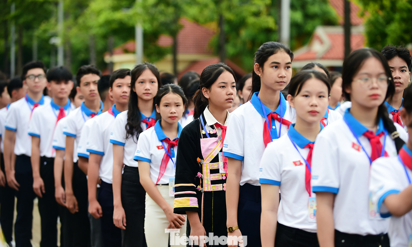 Đặc biệt có 263 đại biểu thiếu nhi tiêu biểu và 64 đại biểu phụ trách Đội trên toàn quốc. Trong số 263 đại biểu thiếu nhi, có 203 em có thành tích học tập và rèn luyện tiêu biểu, 28 thiếu nhi có hoàn cảnh đặc biệt; 3 thiếu nhi khuyết tật; 21 thiếu nhi đang sinh sống tại khu vực đặc biệt khó khăn, biên giới, biển đảo; 5 thiếu nhi là con thanh niên công nhân, lao động trẻ tại các khu công nghiệp, khu chế xuất; 61 thiếu nhi dân tộc thiểu số; 8 thiếu nhi tôn giáo. Ảnh: Xuân Tùng
