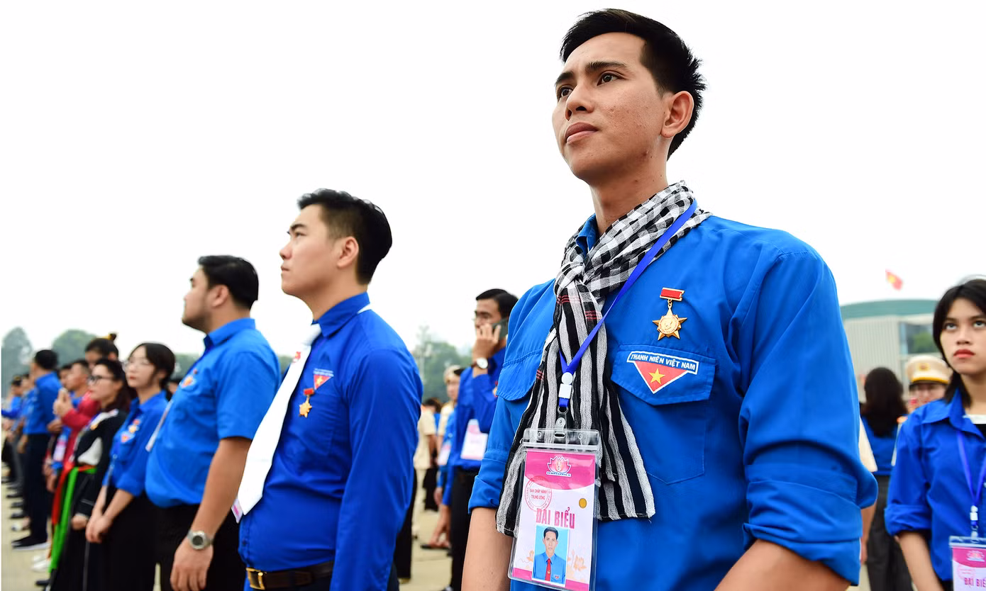 Các đại biểu vinh dự nhận Huy hiệu Thanh niên tiến làm theo lời Bác. Các đại biểu vinh dự nhận Huy hiệu Thanh niên tiến làm theo lời Bác.