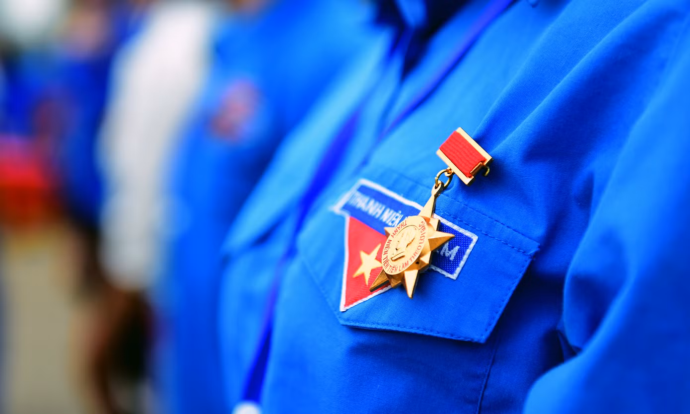Các đại biểu vinh dự nhận Huy hiệu Thanh niên tiến làm theo lời Bác. Các đại biểu vinh dự nhận Huy hiệu Thanh niên tiến làm theo lời Bác.