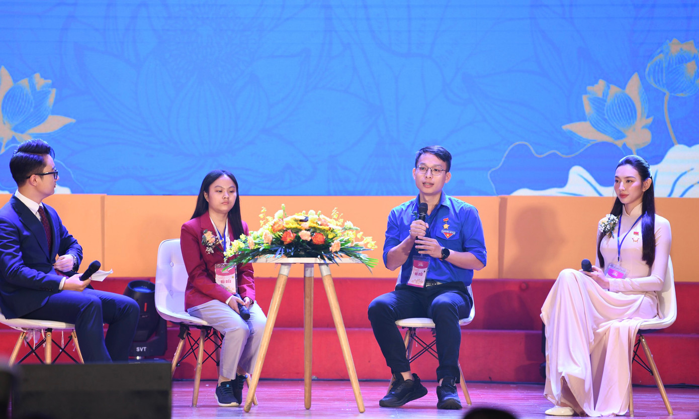 Trong chương trình đã diễn ra phần giao lưu, chia sẻ với các gương mặt tiêu biểu, là anh Nguyễn Tiến Viễn - Giám đốc Công ty cổ phần công nghệ Gostream, Gương mặt trẻ Việt Nam triển vọng 2020; vận động viên Nguyễn Thị Hồng; Hoa hậu Hòa bình Quốc tế 2021 Nguyễn Thúc Thùy Tiên đến từ TP. Hồ Chí Minh; anh Lê Anh Tiến - CEO Chatbot Việt Nam, Gương mặt trẻ Việt Nam tiêu biểu 2019.