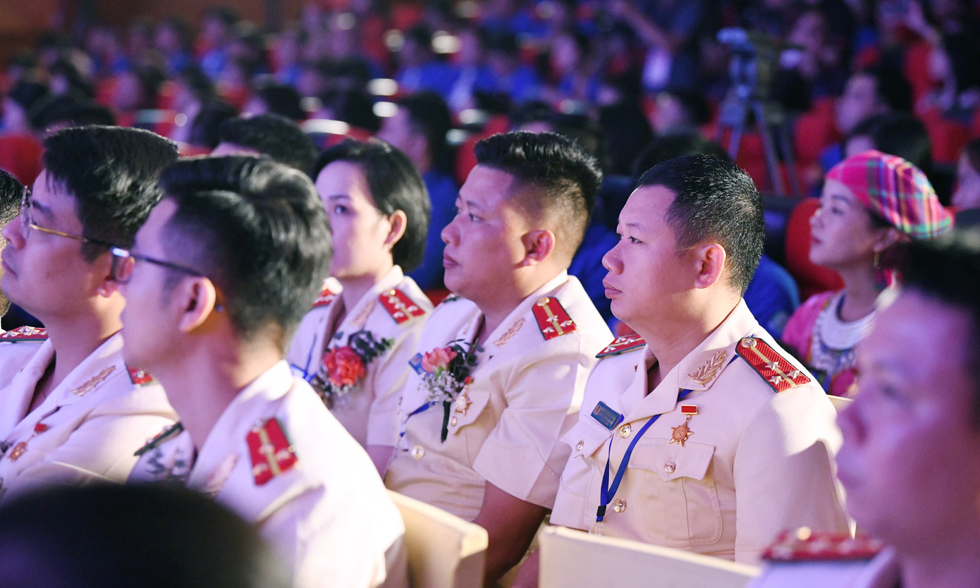 Nhắc lại câu nói của Bác Hồ: “Một tấm gương sống còn có giá trị hơn một trăm bài diễn văn tuyên truyền”, anh Bùi Quang Huy cho rằng, 420 đại biểu thanh niên tiên tiến được tuyên dương hôm nay là minh chứng thuyết phục cho một thế hệ trẻ tự tin, năng động, sáng tạo, với khát vọng cao đẹp là được cống hiến những giá trị lớn lao cho đất nước.