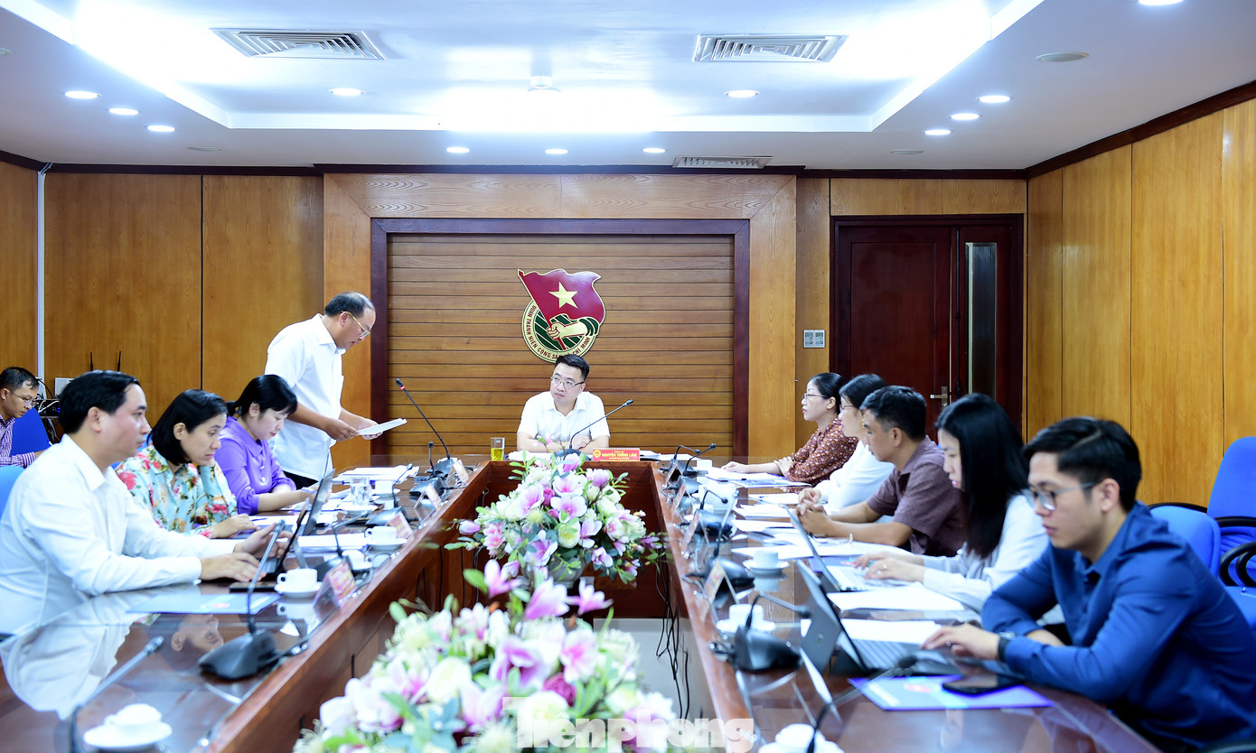 Quang cảnh buổi làm việc giữa đoàn công tác UBQG về Thanh niên Việt Nam với UBND tỉnh Sóc Trăng. Ảnh: Xuân Tùng