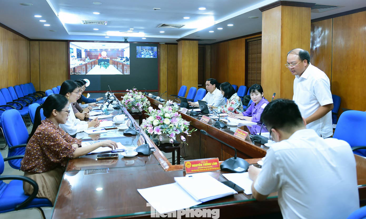 Buổi làm việc theo hình thức trực tuyến. Ảnh: Xuân Tùng