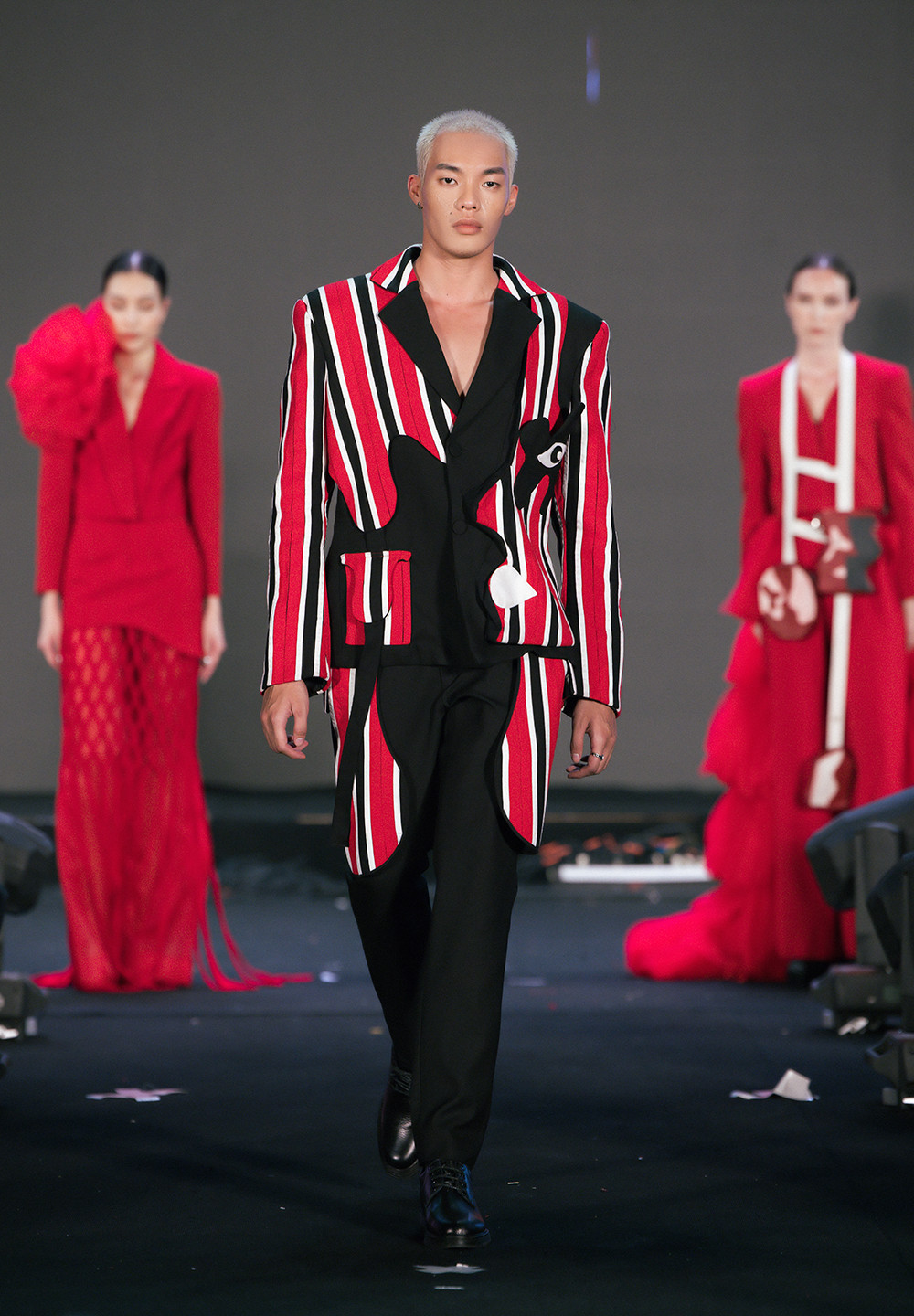 Show diễn mang chủ đề "Dựng xây cho tương lai". Ảnh: BTC