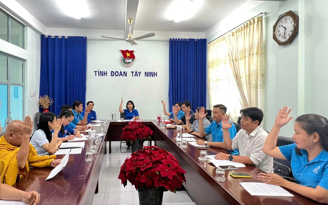 Hội nghị tiến hành hiệp thương kiện toàn nhân sự. Ảnh: TĐTN