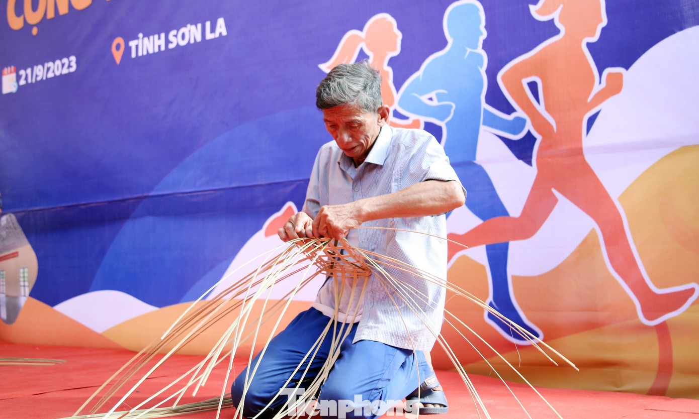 Nhiều hoạt động văn hóa, tình nguyện đã diễn ra tại Nhà Văn hóa cộng đồng dân tộc La Ha. Ảnh: Lâm Đăng Hải