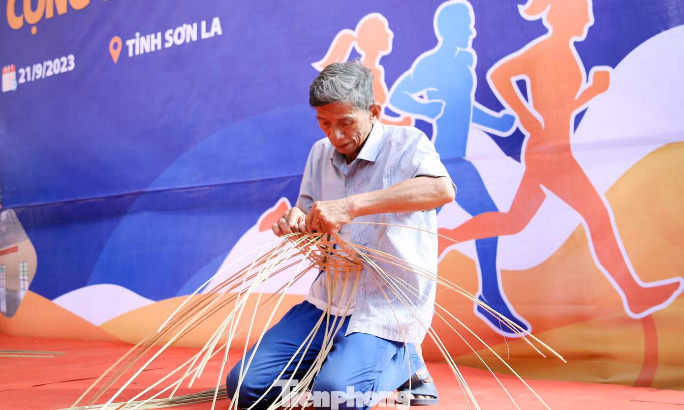 Nhiều hoạt động văn hóa, tình nguyện đã diễn ra tại Nhà Văn hóa cộng đồng dân tộc La Ha. Ảnh: Lâm Đăng Hải