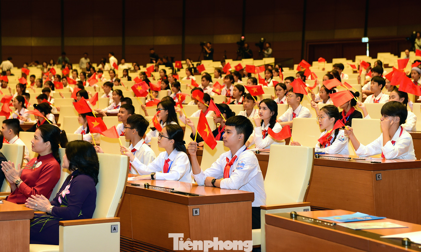 263 đại biểu trẻ em tới từ 63 tỉnh, thành phố trong cả nước tham gia chương trình.