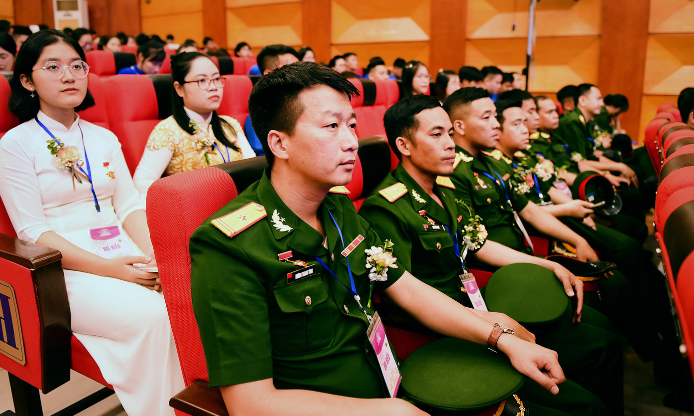 Nhắc lại câu nói của Bác Hồ: “Một tấm gương sống còn có giá trị hơn một trăm bài diễn văn tuyên truyền”, anh Bùi Quang Huy cho rằng, 420 đại biểu thanh niên tiên tiến được tuyên dương hôm nay là minh chứng thuyết phục cho một thế hệ trẻ tự tin, năng động, sáng tạo, với khát vọng cao đẹp là được cống hiến những giá trị lớn lao cho đất nước.