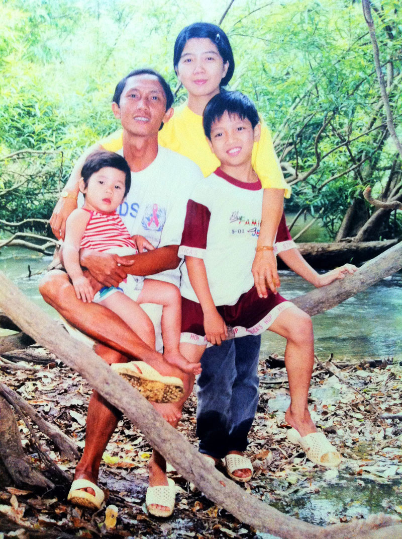 Bà Yến bên chồng con khi Bs Lào còn sống. Bà Yến bên chồng con khi Bs Lào còn sống