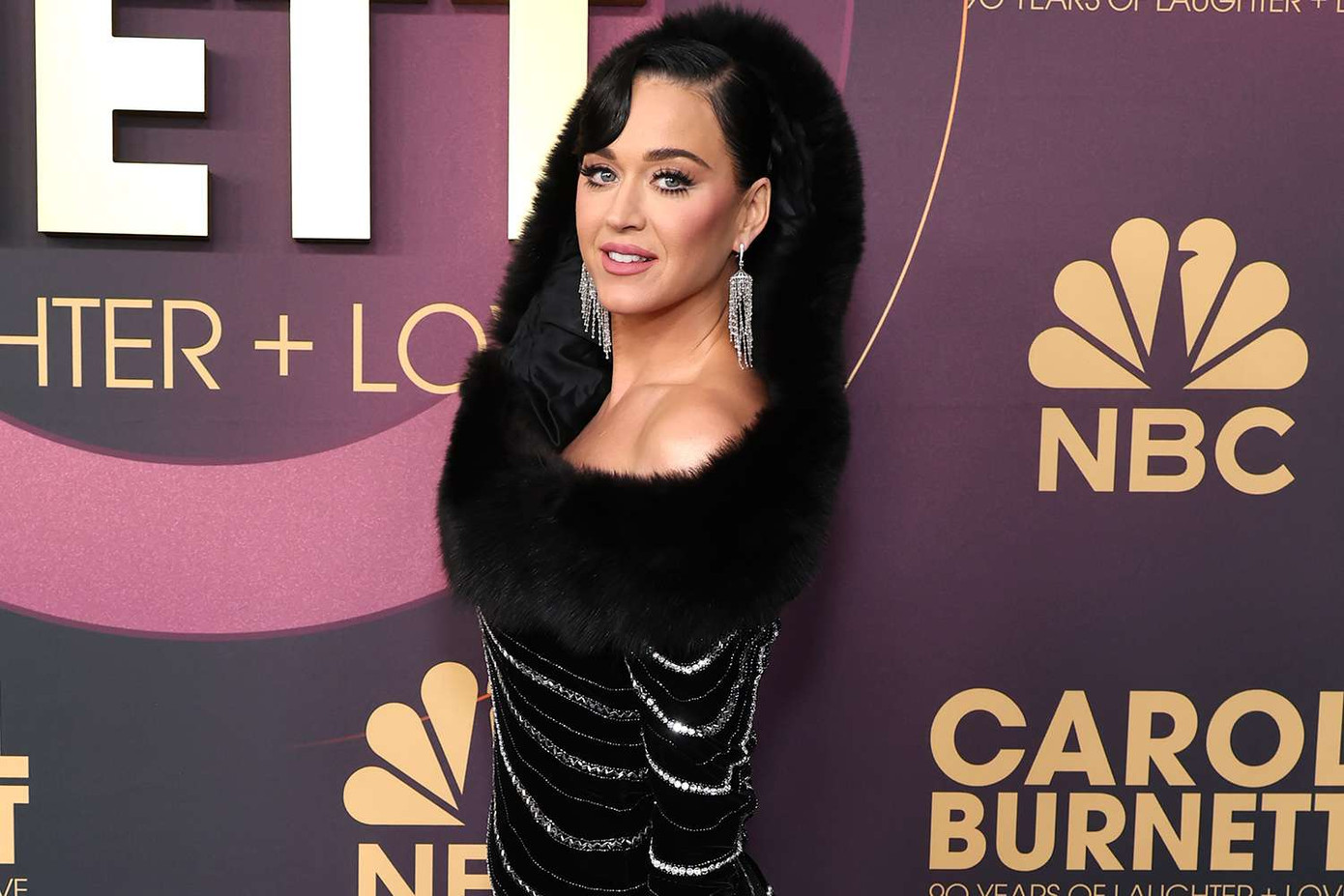 Katy Perry sẽ đến biểu diễn tại Hà Nội vào ngày 20/12. Katy Perry sẽ đến biểu diễn tại Hà Nội vào ngày 20/12.