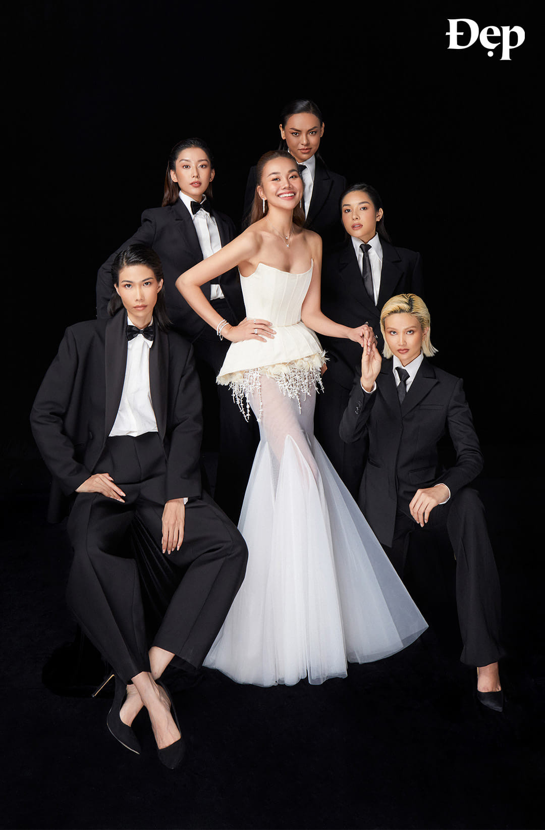 Thiên Hương vắng mặt trong bộ hình mới nhất của team Thanh Hằng. Thiên Hương vắng mặt trong bộ hình mới nhất của team Thanh Hằng.