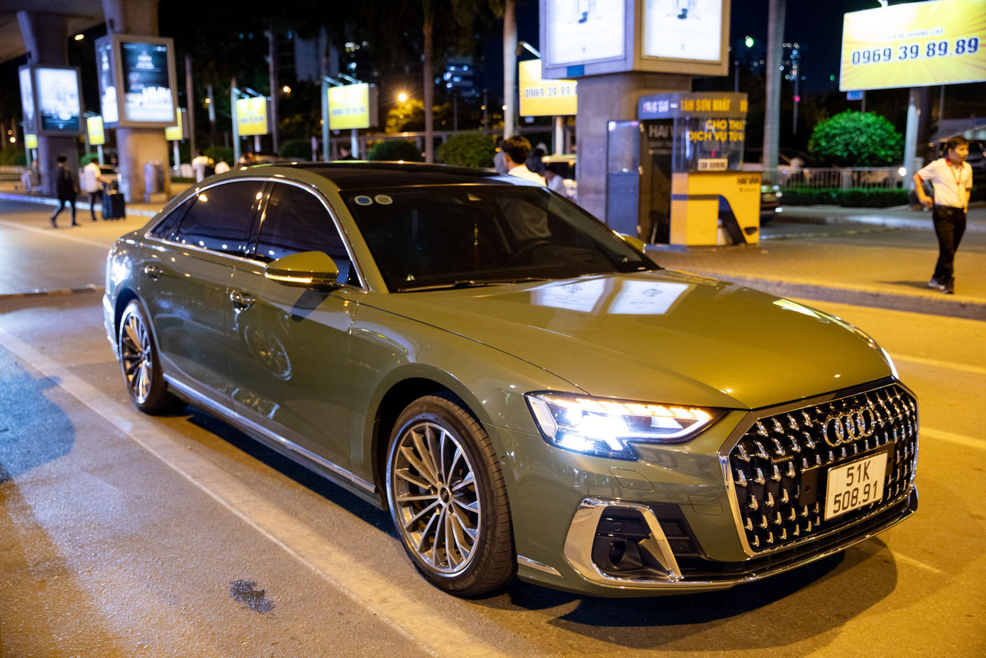 Chiếc xe dùng để đưa đón các thành viên Westlife.