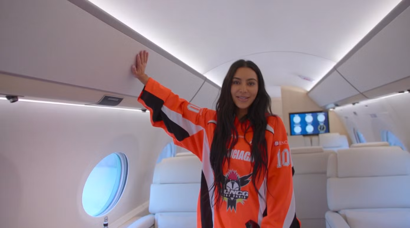 Kim Kardashian khoe chiếc chuyên cơ riêng mang tên Kim Air.