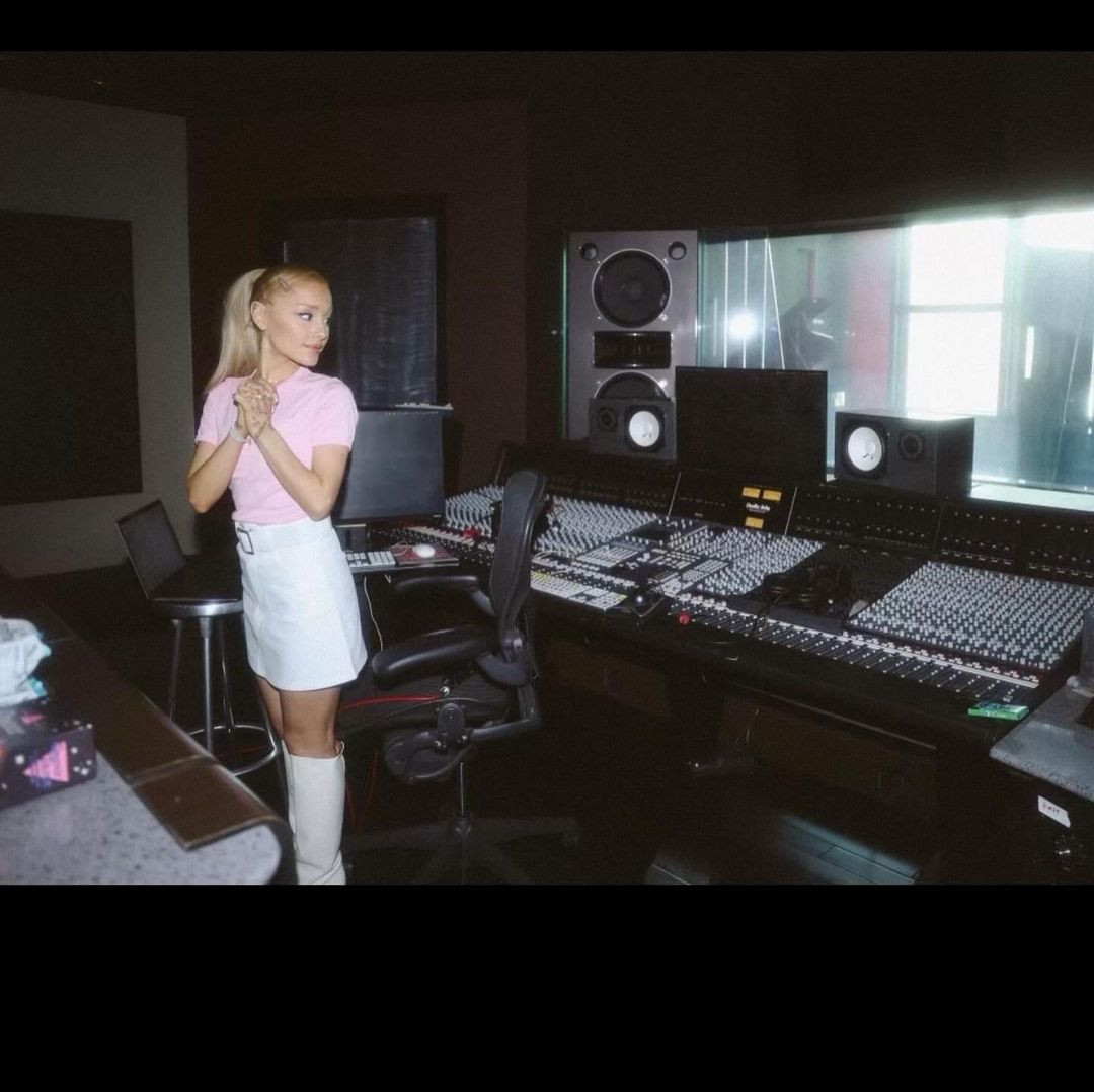 Ariana Grande khiến người hâm mộ vui hơn bao giờ hết với bài đăng của cô nàng.