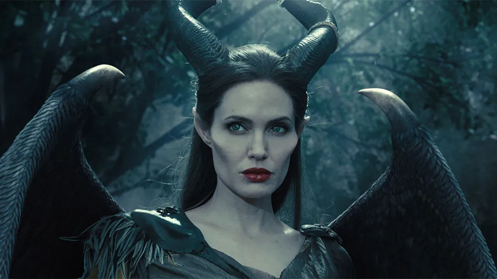 Angelina Jolie sẽ trở lại với vai diễn Maleficent trong phần phim thứ 3. Angelina Jolie sẽ trở lại với vai diễn Maleficent trong phần phim thứ 3.