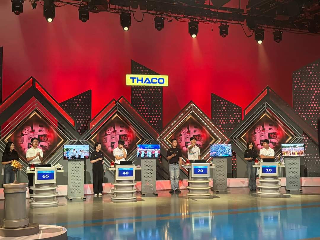 Nam sinh vươn lên dẫn đầu nhờ giải chính xác từ khóa ở phần Vượt chướng ngại vật. Ảnh: Fanpage Đường Lên Đỉnh Olympia Nam sinh vươn lên dẫn đầu nhờ giải chính xác từ khóa ở phần Vượt chướng ngại vật. Ảnh: Fanpage Đường Lên Đỉnh Olympia