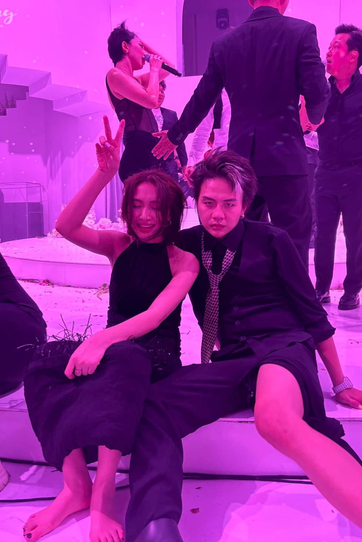 Hòa Minzy và Duy Khánh &quot;tơi tả&quot; sau khi góp vui cho đám cưới GinPu