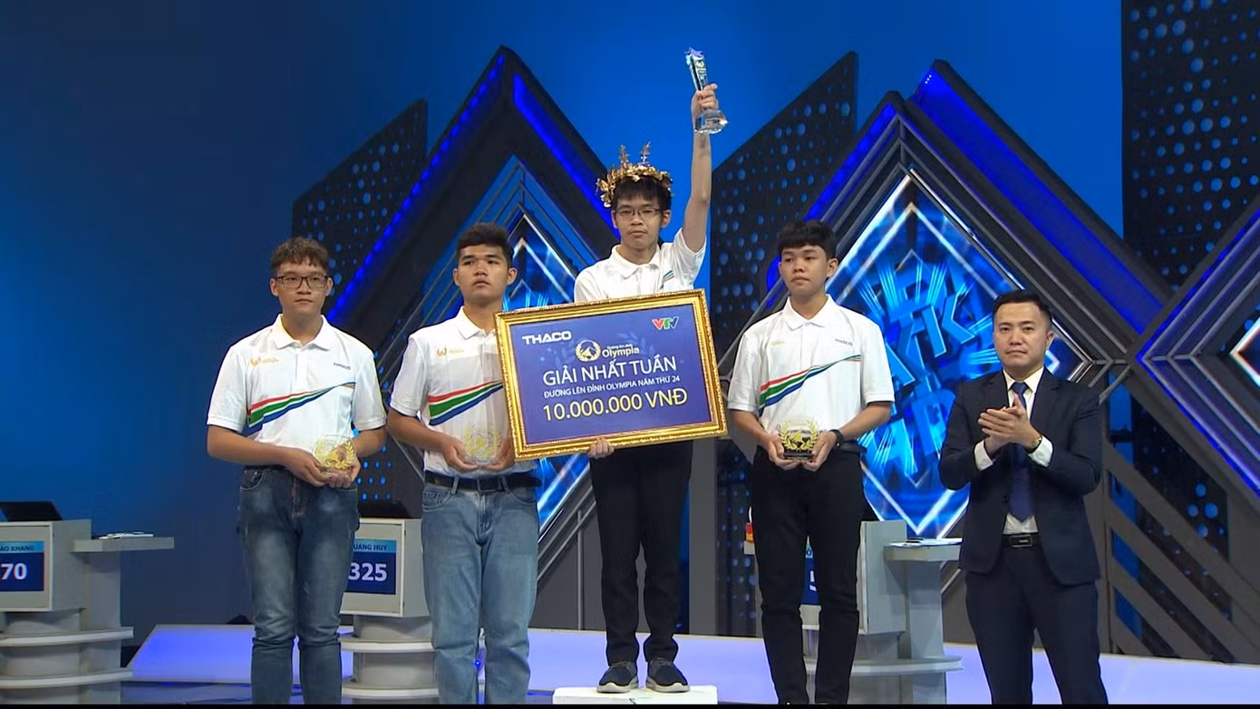 Nam sinh Hưng Yên giành chiến thắng cuối cùng. Nguồn: Fanpage Đường Lên Đỉnh Olympia