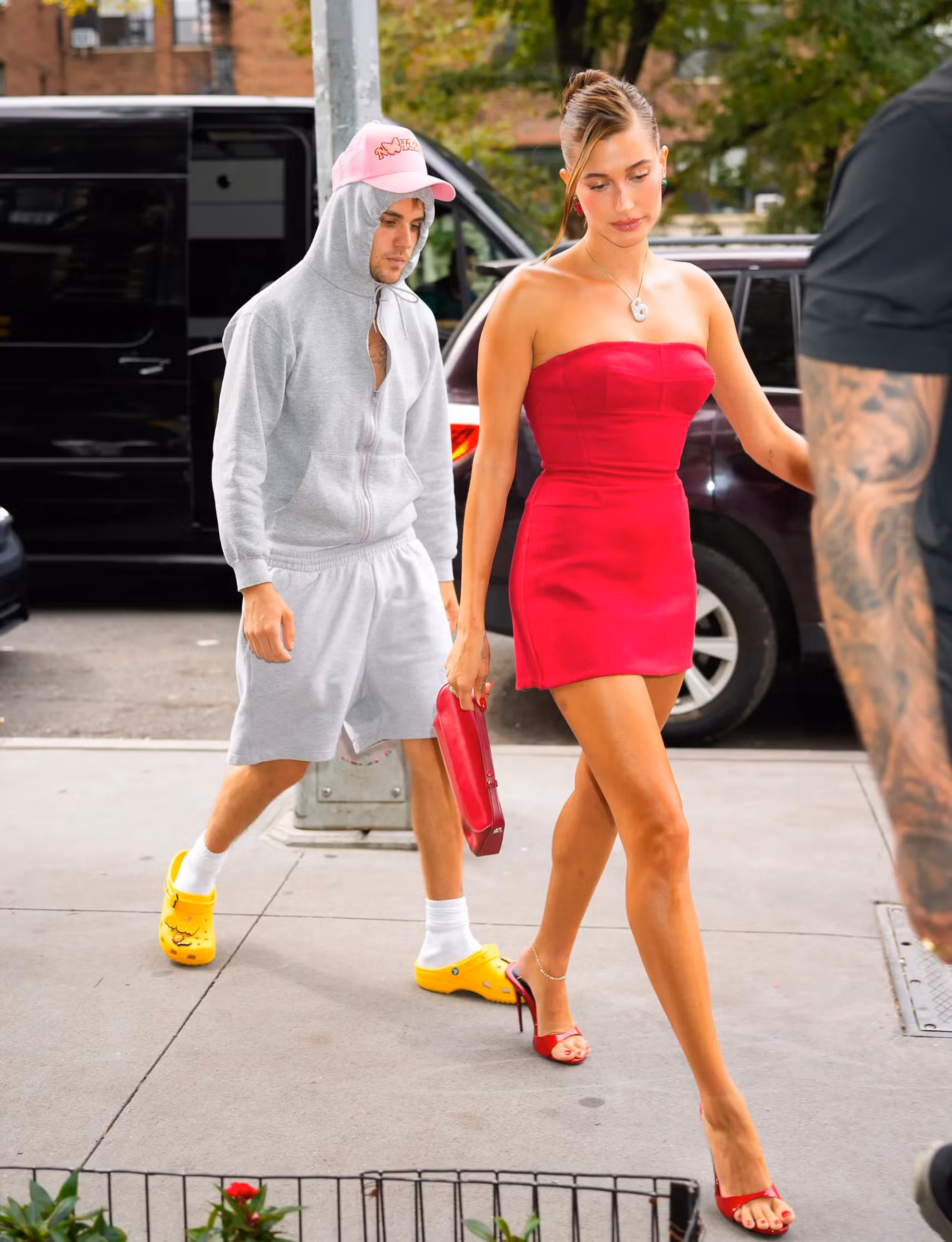 Tấm ảnh gây ám ảnh con mắt cư dân mạng của vợ chồng Bieber.
