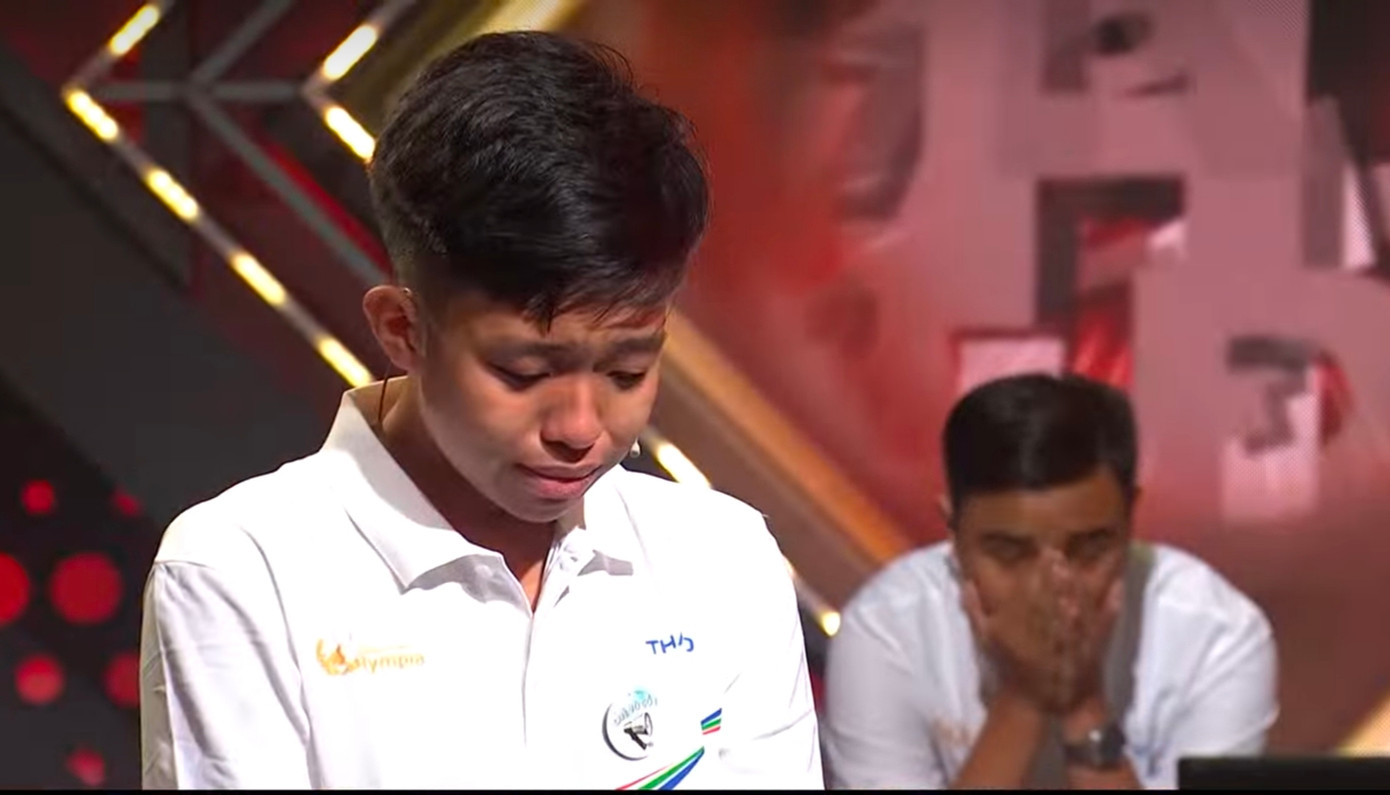 Minh Quân không kìm được nước mắt.