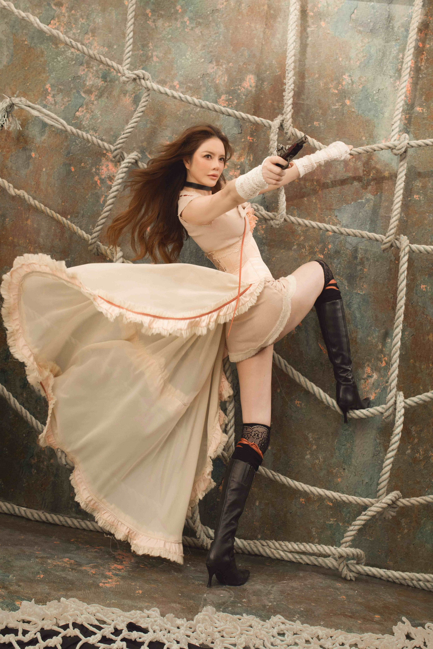 Lý Nhã Kỳ diện bộ trang phục corset lấy ý tưởng từ minh tinh Megan Fox. Lý Nhã Kỳ diện bộ trang phục corset lấy ý tưởng từ minh tinh Megan Fox.