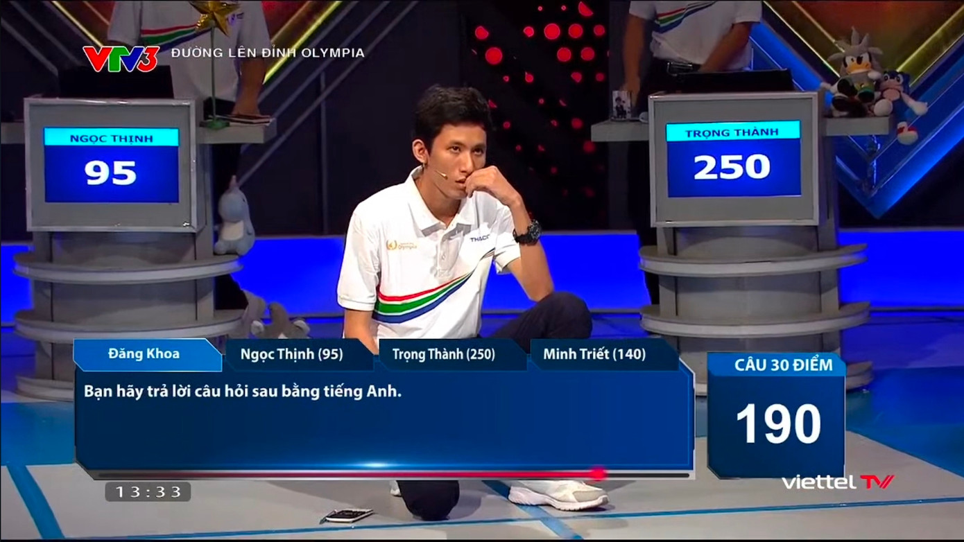 Đăng Khoa căng thẳng đến mức ngồi xuống. Đăng Khoa căng thẳng đến mức ngồi xuống.