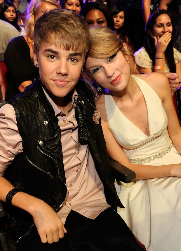 Taylor Swift và Justin Bieber từng có mối quan hệ thân thiết. Taylor Swift và Justin Bieber từng có mối quan hệ thân thiết.