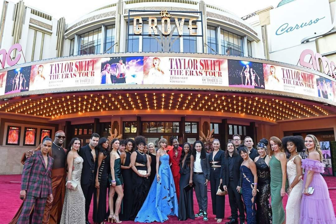 Taylor Swift và dàn sao được mời đến buổi công chiếu. Taylor Swift và dàn sao được mời đến buổi công chiếu.