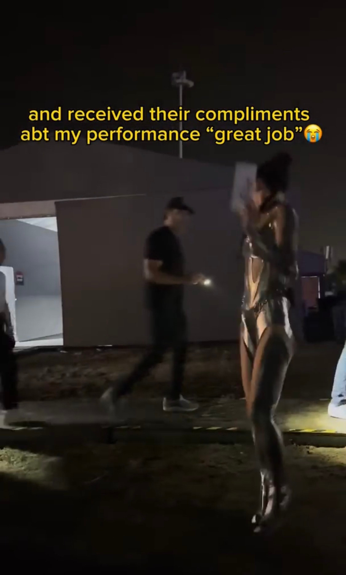 Thủ lĩnh Maroon 5 còn dành lời khen cho phần biểu diễn của Tóc Tiên. Thủ lĩnh Maroon 5 còn dành lời khen cho phần biểu diễn của Tóc Tiên.