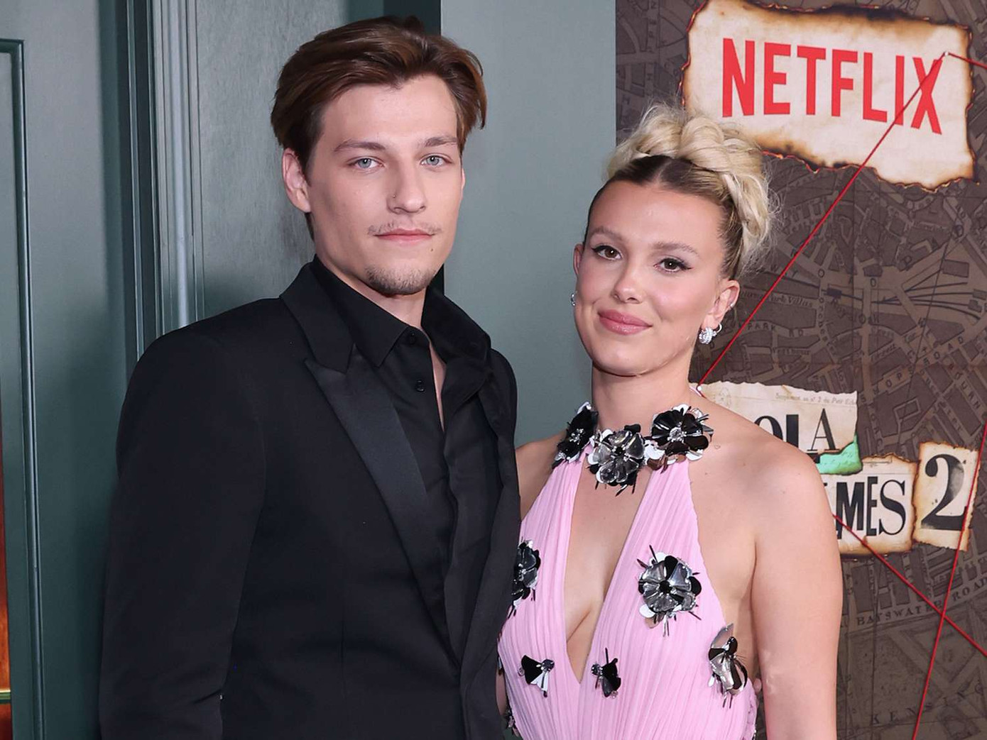 Millie Bobby Brown và Jake Bongiovi đã quen nhau được hơn 2 năm. Millie Bobby Brown và Jake Bongiovi đã quen nhau được hơn 2 năm.