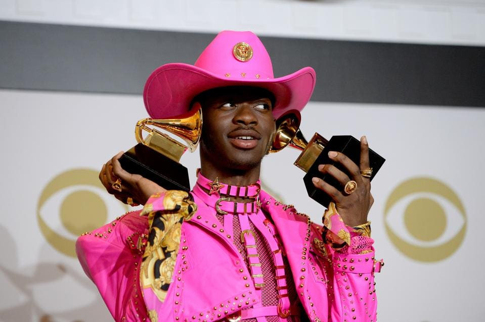 Trước đó, Lil Nas X đã công khai rằng mình là người đồng tính. Trước đó, Lil Nas X đã công khai rằng mình là người đồng tính.