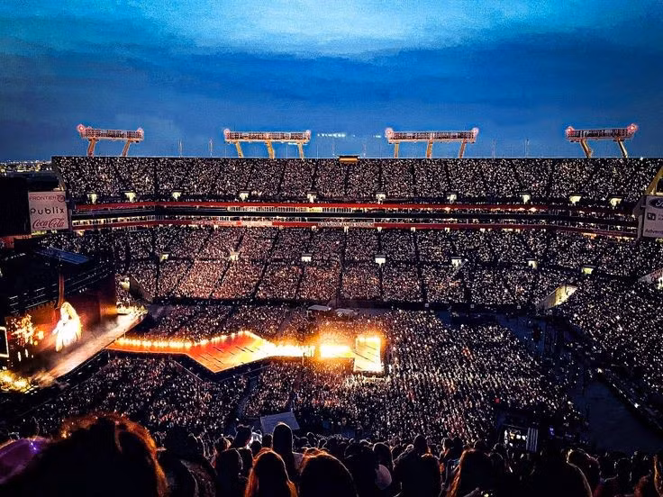 The Eras Tour được dự đoán sẽ trở thành chuyến lưu diễn có doanh cao nhất lịch sử.