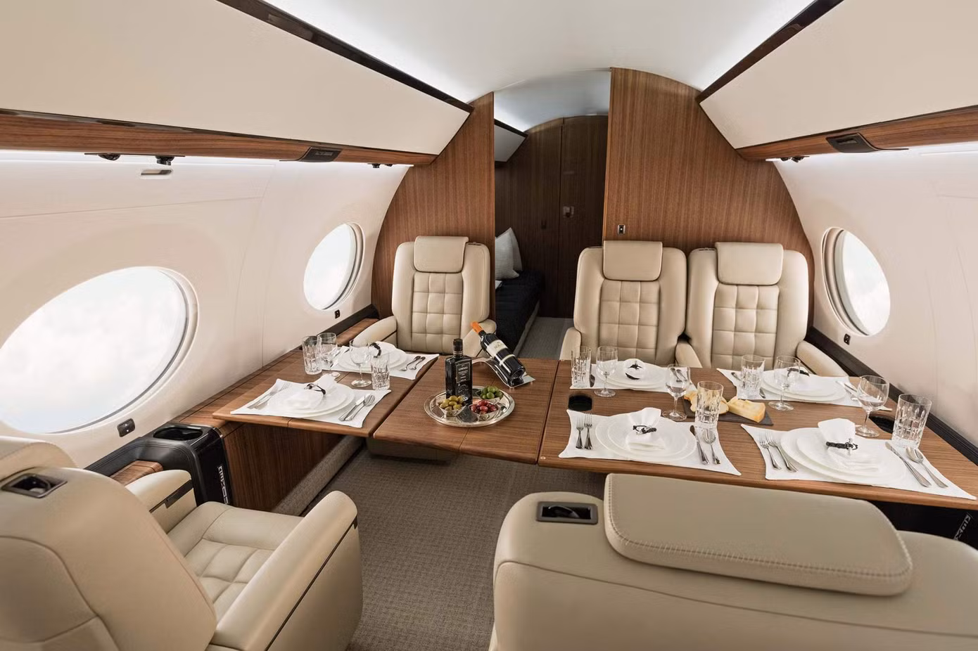 Không gian bên trong của chiếc máy bay Kim Air.