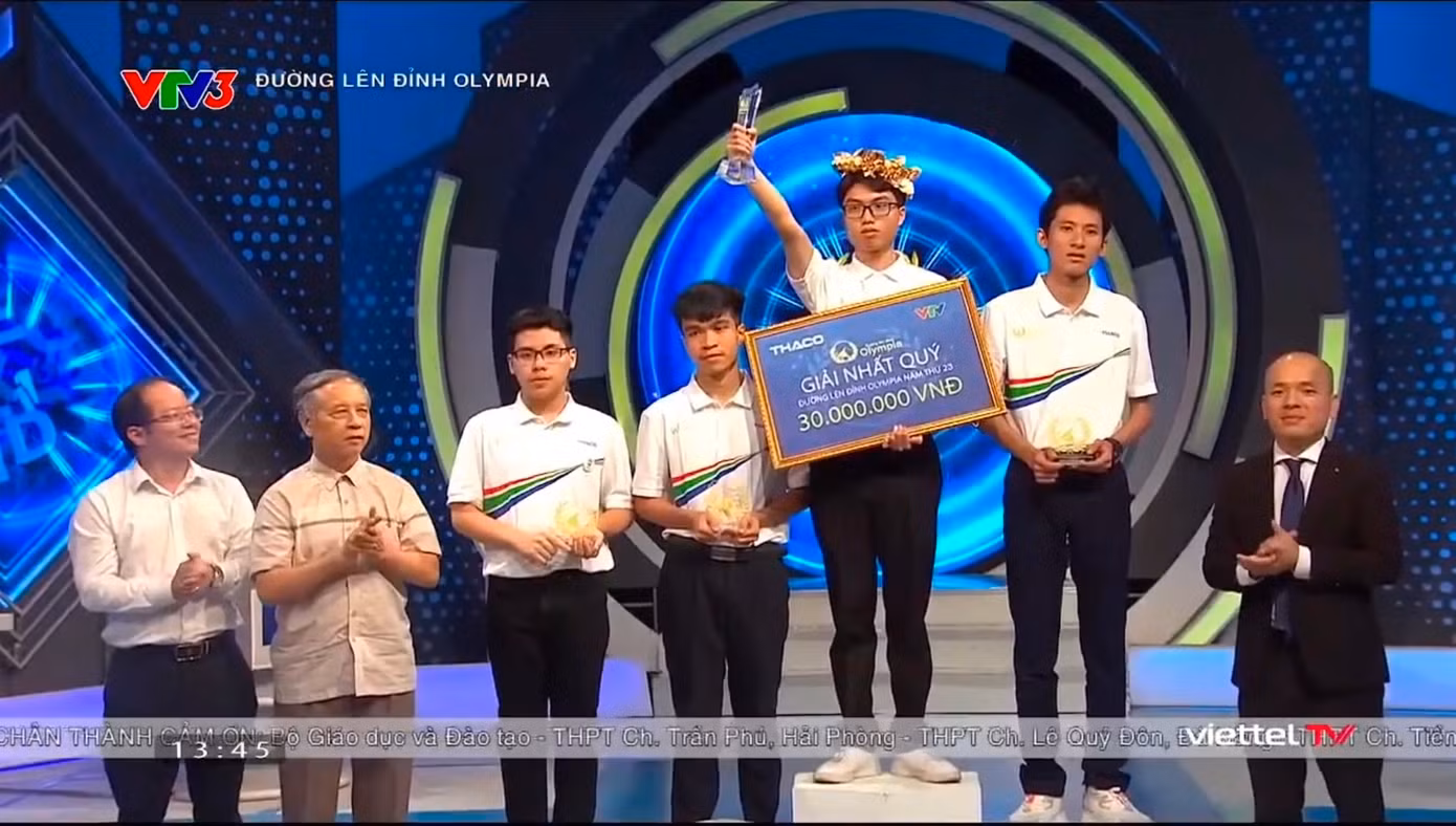 Trọng Thành xứng đáng giành vòng nguyệt quế với 330 điểm.