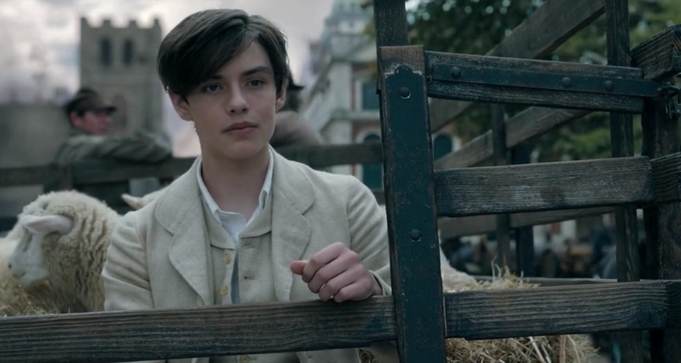 Louis Partridge tuổi trẻ tài cao.