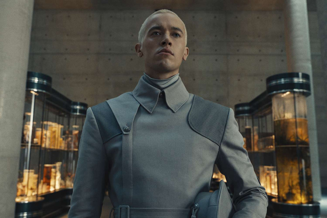 Phim không cố "tẩy trắng" nhân vật Tổng thống Snow. Phim không cố "tẩy trắng" nhân vật Tổng thống Snow.