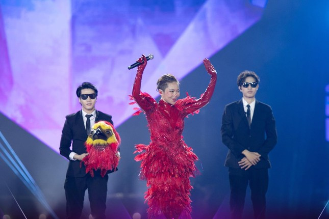 Ở thời điểm đó, có nhiều ý kiến cho rằng đẳng cấp của diva Hà Trần xứng đáng với ngôi vị cao nhất hơn là vị trí Á quân.