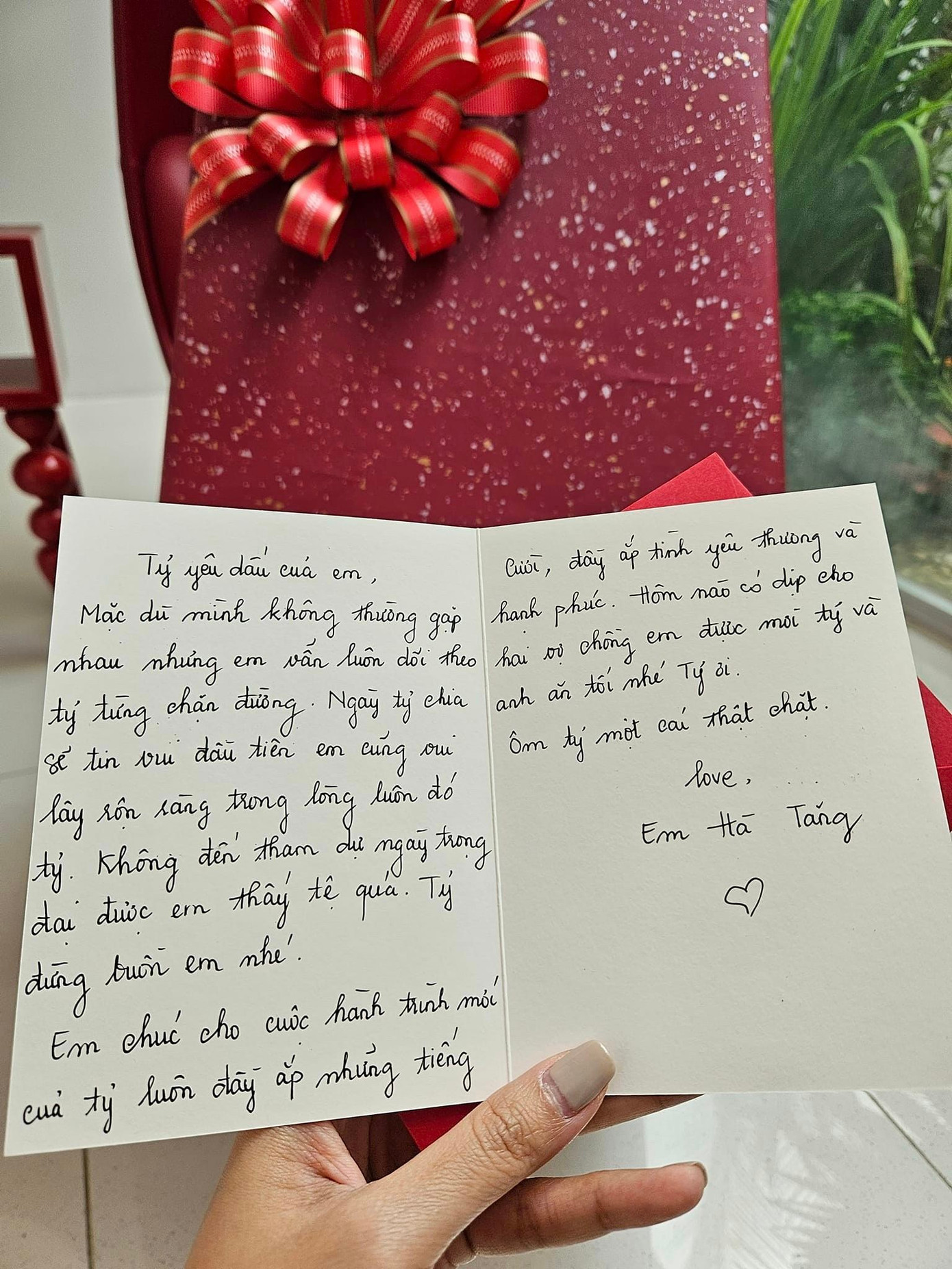 Tăng Thanh Hà hứa sẽ mời vợ chồng Thanh Hằng ăn tối bù đắp vào một dịp gần nhất.