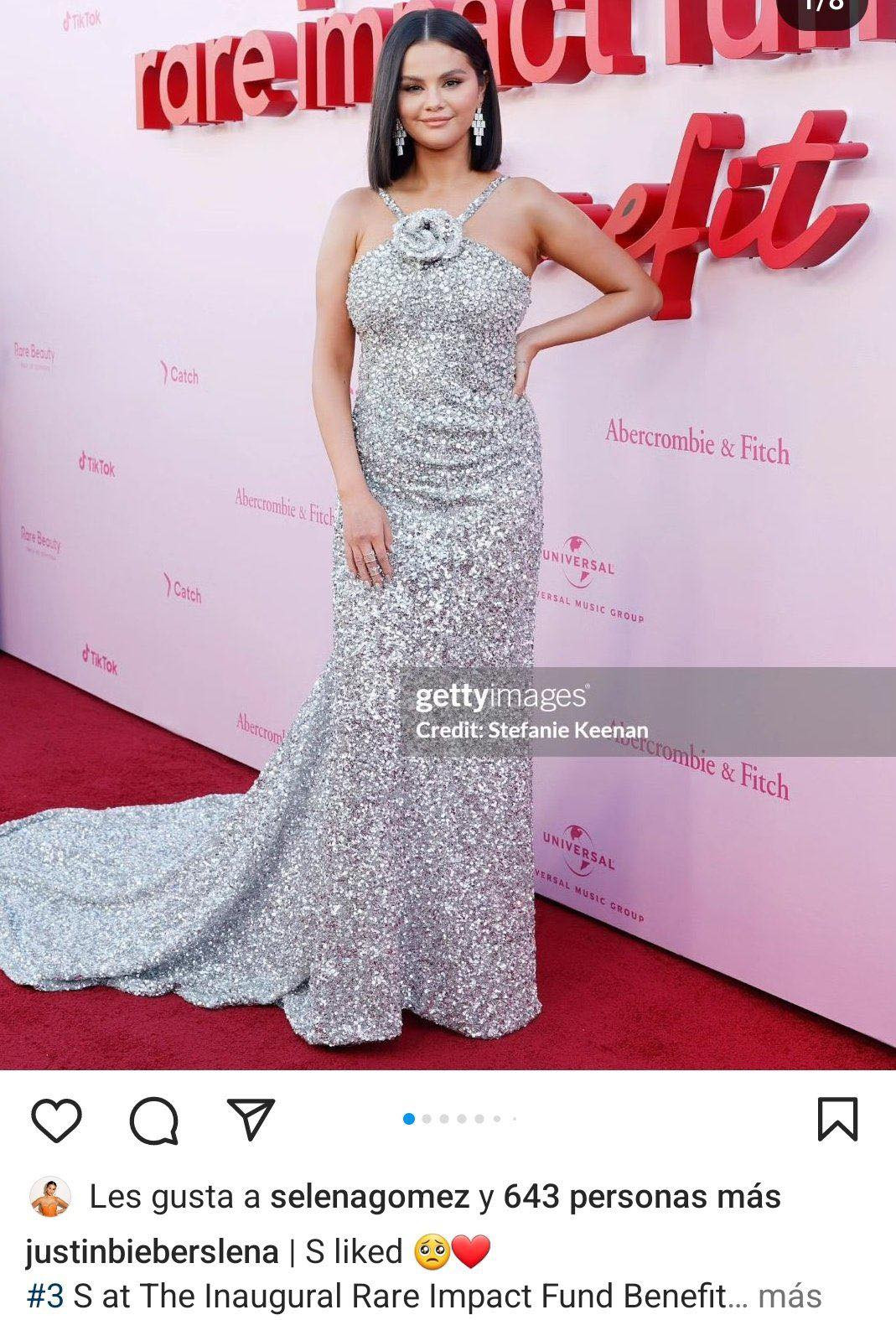 Selena Gomez từng gây khó hiểu khi bấm thích một bài viết của fanpage Jelena. Selena Gomez từng gây khó hiểu khi bấm thích một bài viết của fanpage Jelena.