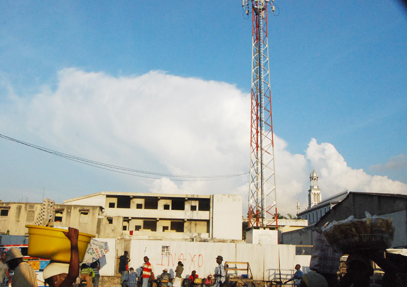 Trên nền đổ nát của Teleco- Công ty viễn thông quốc gia đang mọc lên những cột BTS, thiết bị phát sóng của Natcom ( Tập đoàn Viettel chiếm giữ 60% vốn) 