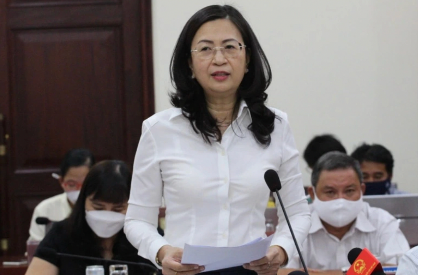 Phó cục trưởng Cục Thuế TPHCM Nguyễn Thị Bích Hạnh thông tin về tình hình nộp tiền sử dụng hai lô đất đấu giá tại Thủ Thiêm chiều 7/4 (Ảnh: Thành Nhân).