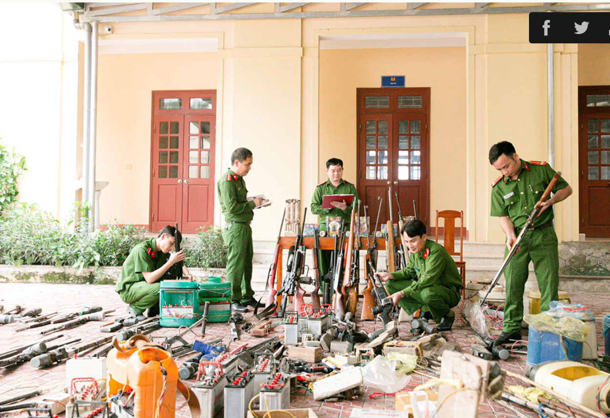 Cảnh sát thu hồi hàng nghìn khẩu súng các loại.